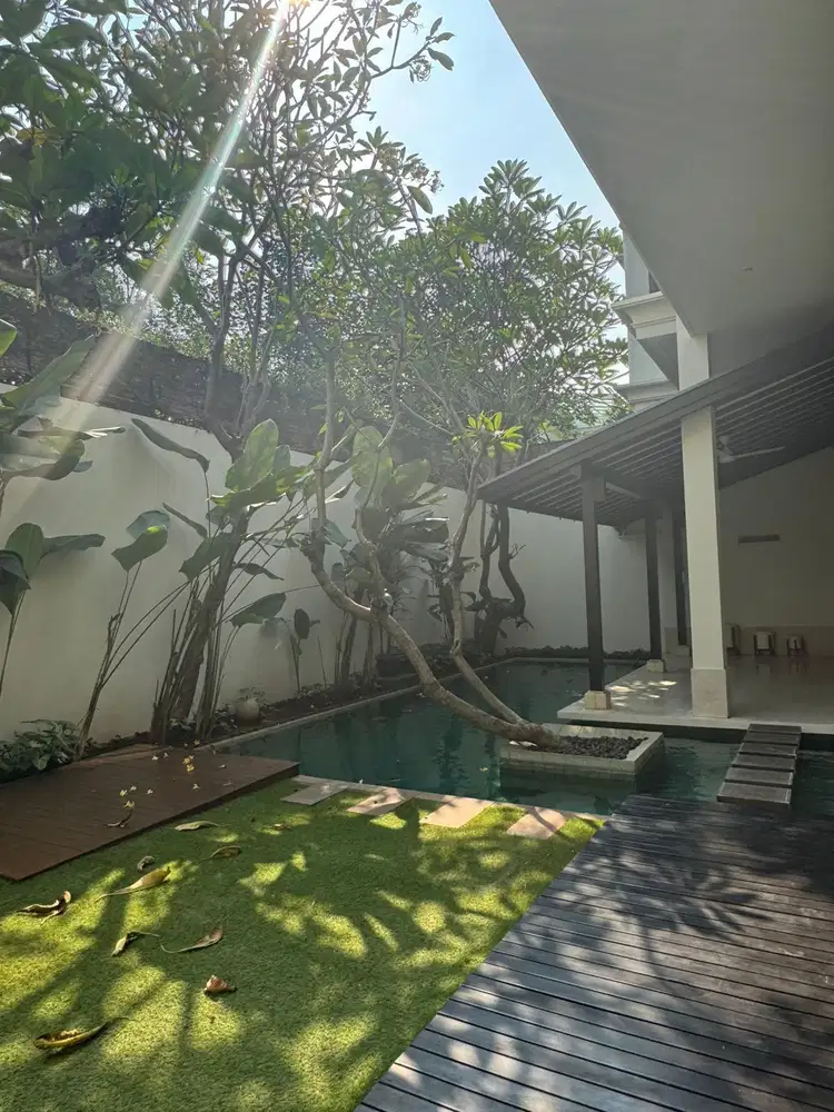 5 Bedroom Modern House in Tropical Private Compound in Pejaten Barat