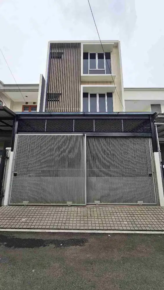 Rumah Modern Minimalis Siap Huni Taman Aries Jakarta Barat