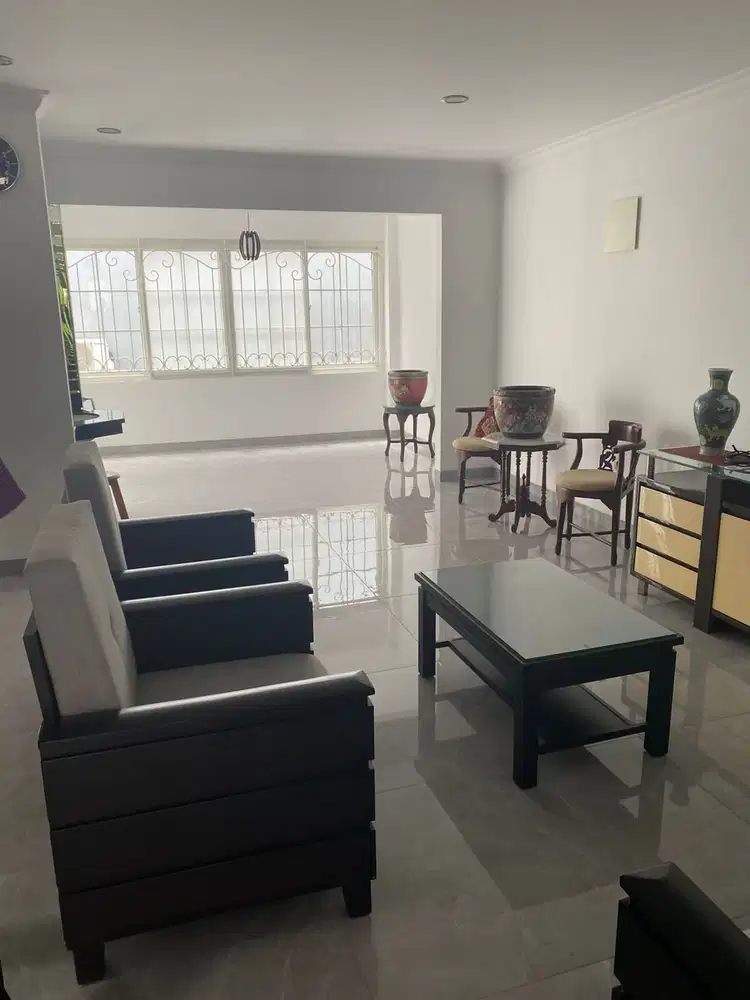 jual rumah 3 lantai BGM PIK uk 10x18m baru renovasi