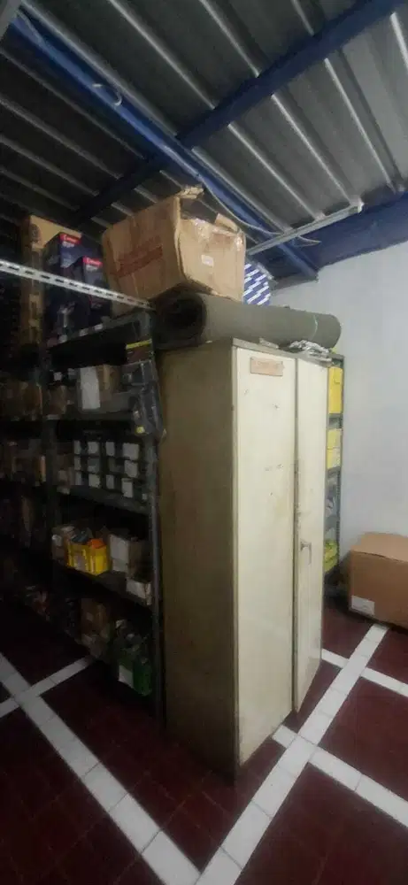 Disewakan Ex Bengkel di hook pinggir jalan daerah cempaka putih jakart