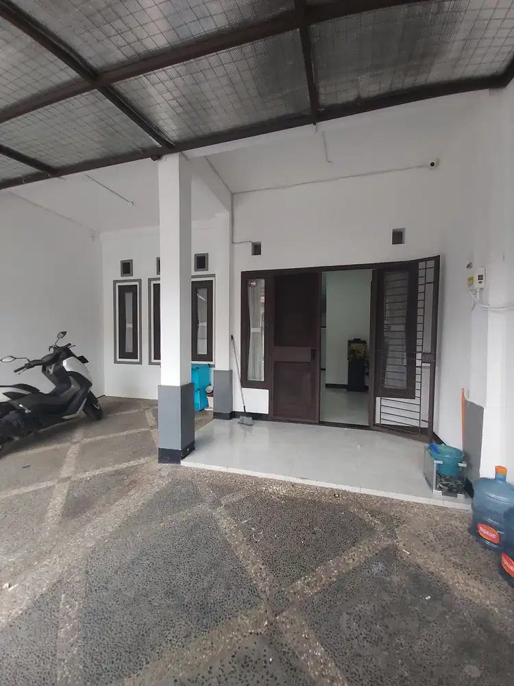 Disewakan rumah bagus 2 lantai di TKI III dekat Pinewood