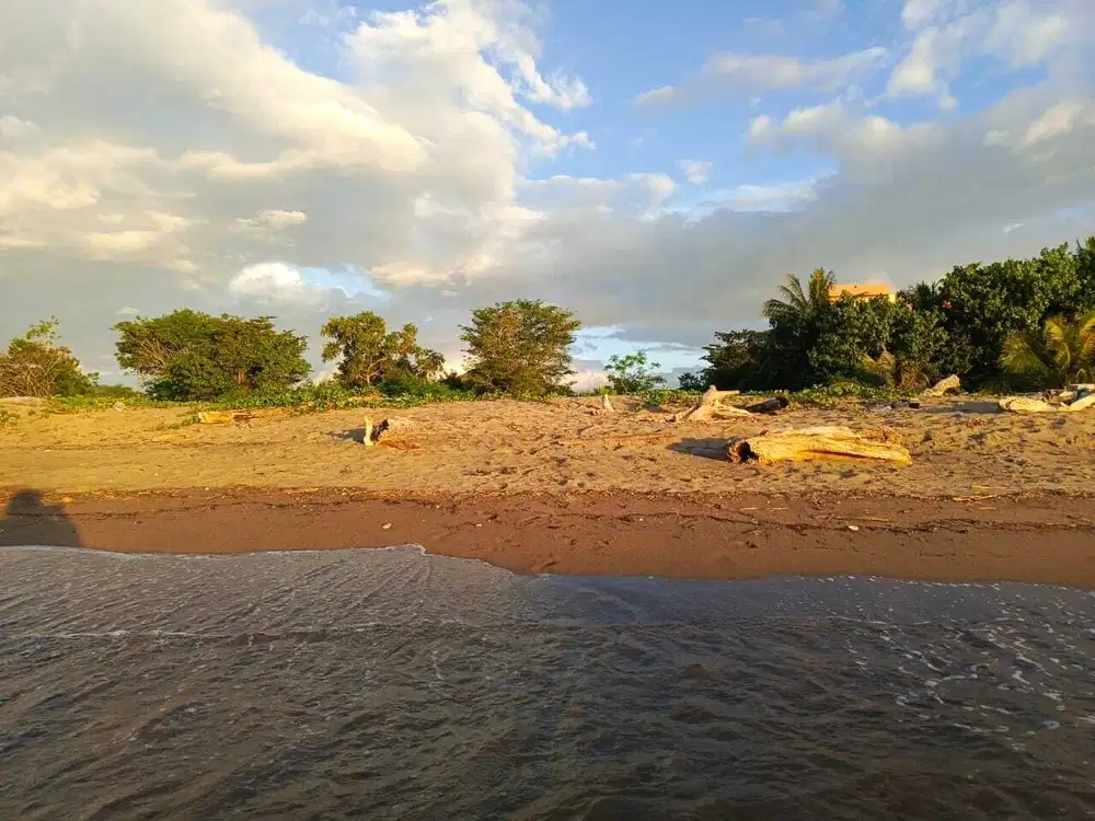 DIJUAL TANAH COCOK UNTUK USAHA CAFE &amp; BAR DIPINGGIR PANTAI LABUAN BAJO