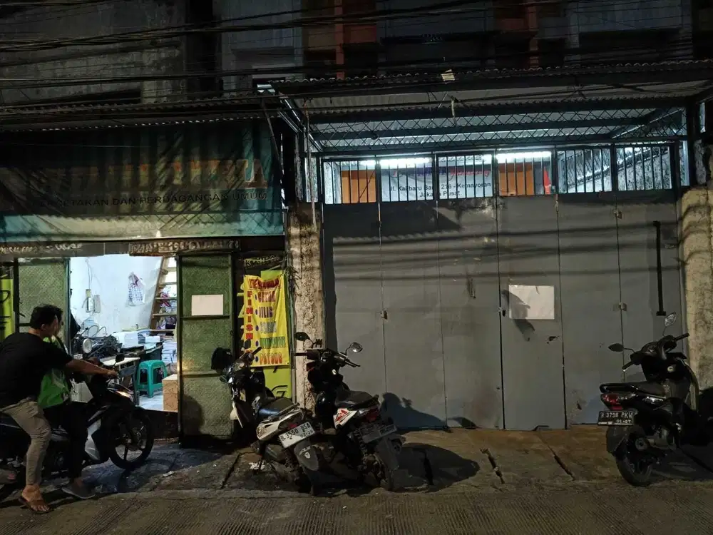 Dijual Ruko Bangunan Percetakan di Pusat Kawasan Komersial