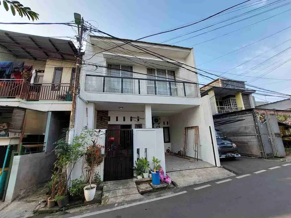 Dijual Cepat Rumah Pinggir Jalan Cocok untuk Buka Usaha & Pelihara Hewan