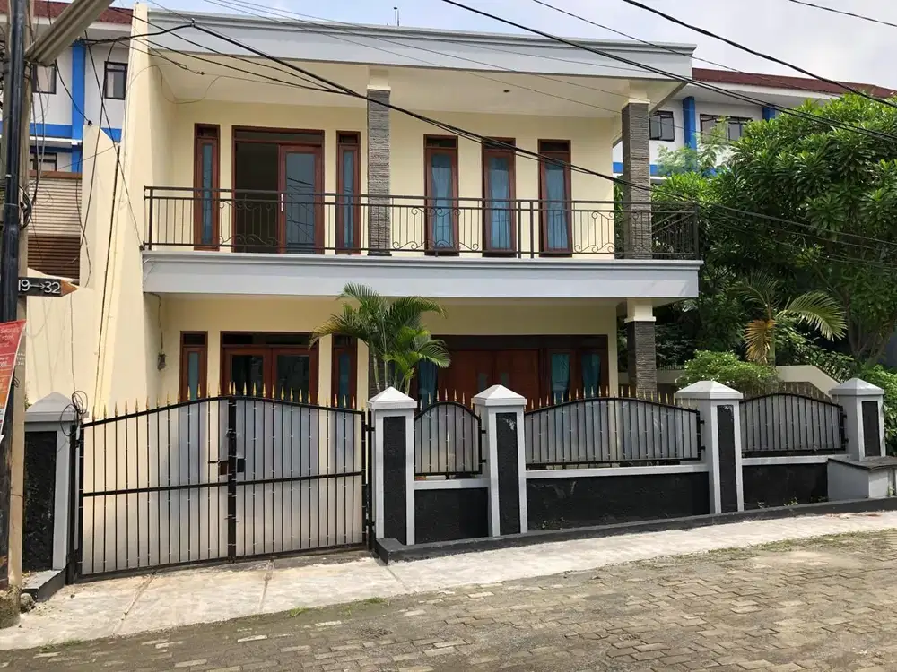 DI JUAL  RUMAH 2 LANTAI DLM KOMPLEK AKSES 2 MOBIL DI CONDET JAKTIM