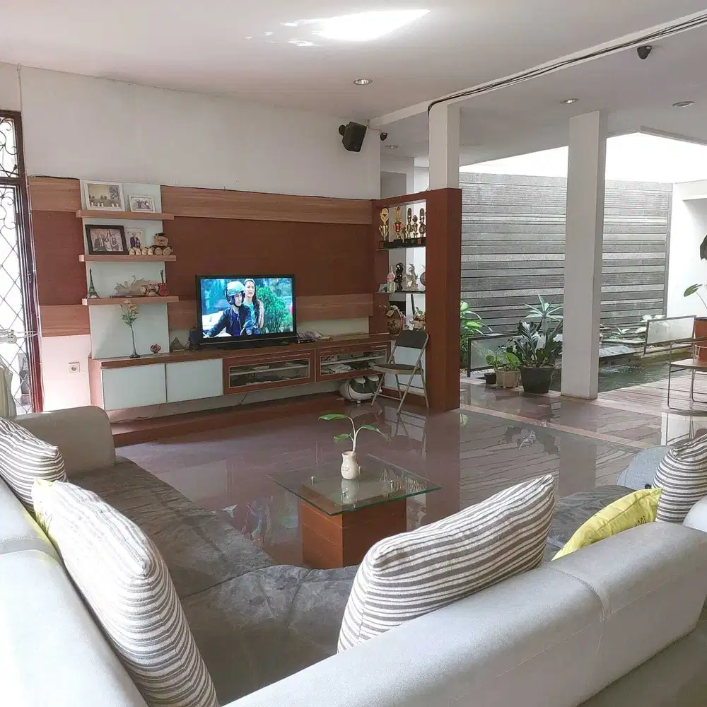 Rumah mewah terawat di Mekar wangi 3  lantai