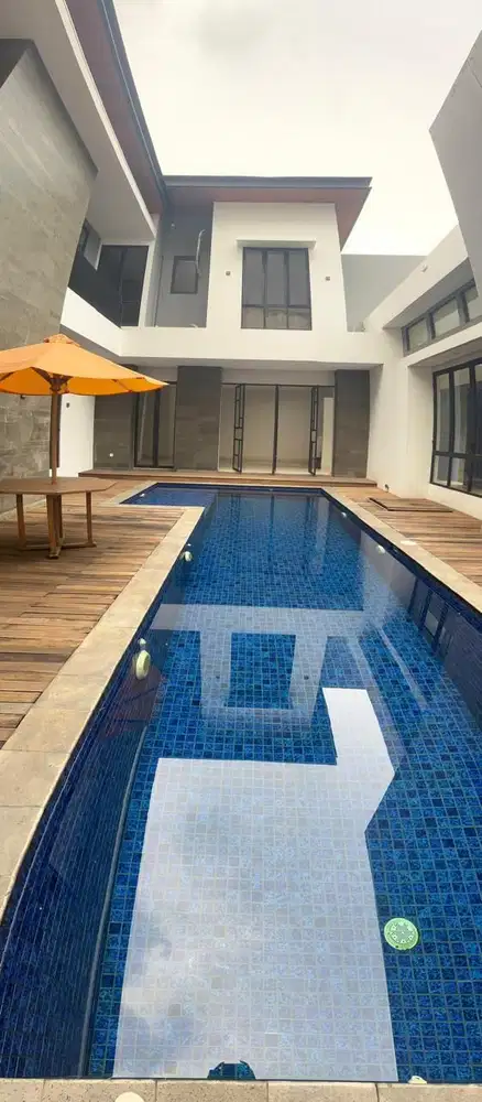 Dijual Rumah Villa di Emerald Cove Golf Gading Serpong