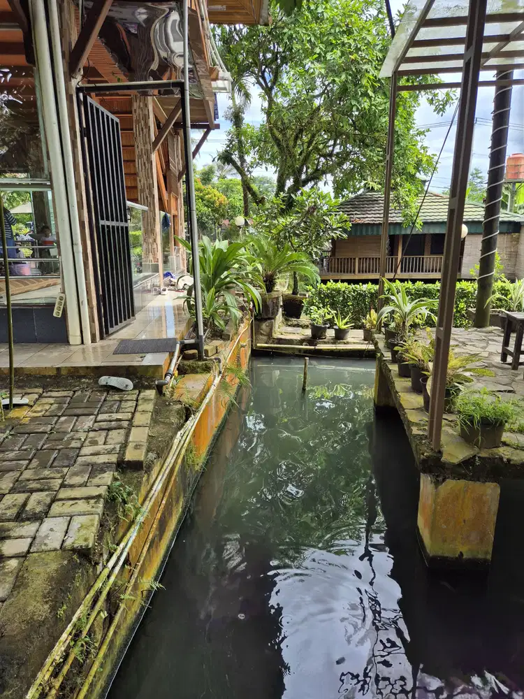 Jual villa adem full fasilitas pinggir jalan raya dua muka air melimpa