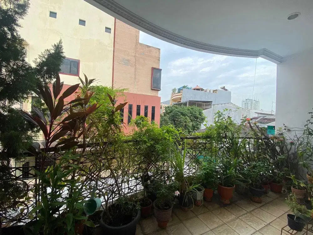 Rumah 2,1/4 lantai bisa nego