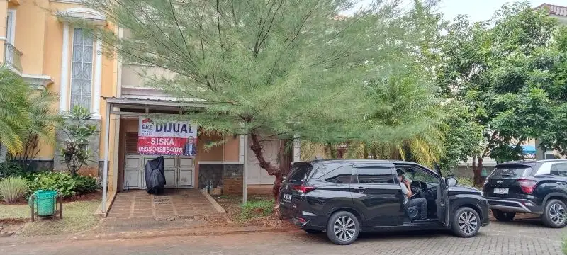 Dijual murah rumah mewah di Raffles Hills, Cibubur di bawah harga NJOP