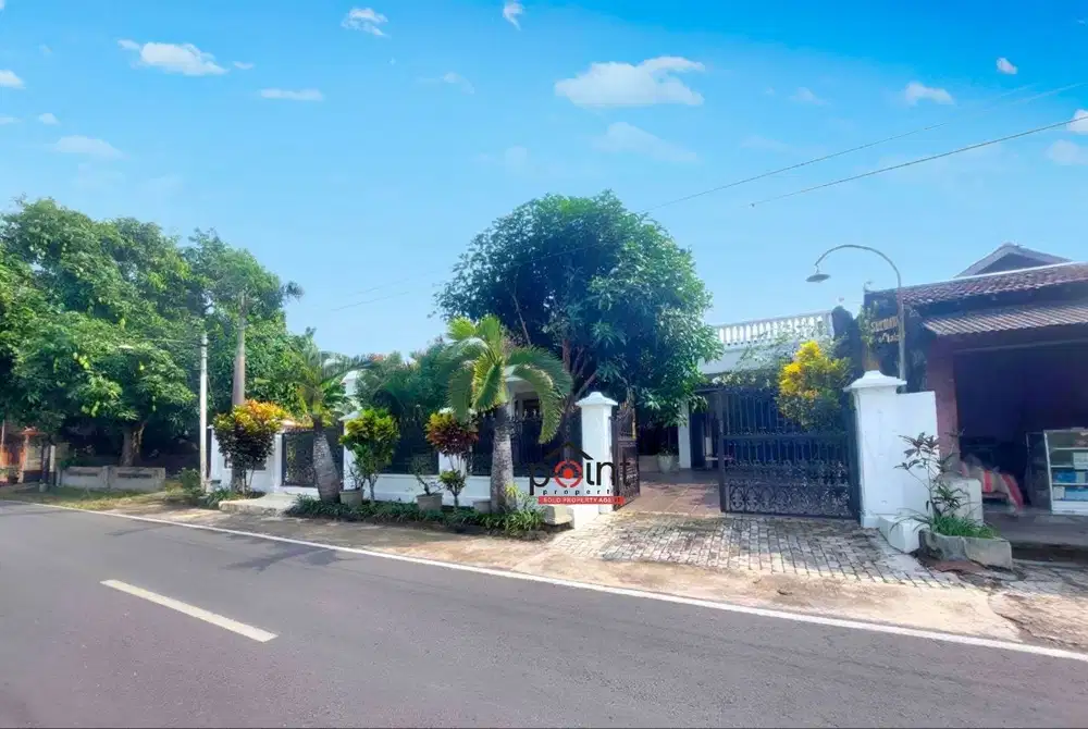 Rumah Classic Full Furnish Asri Luas di Jl Utama Sukoharjo Kota