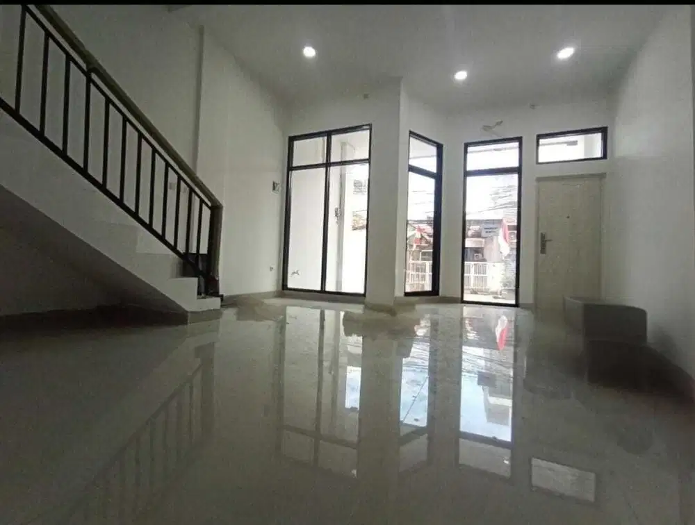 Di JualRumah Mewah di Jalan Lagura Cempaka Putih