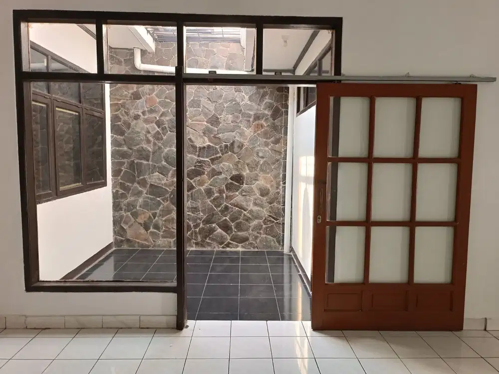 Disewakan Rumah Strategis Terawat di Buah Batu