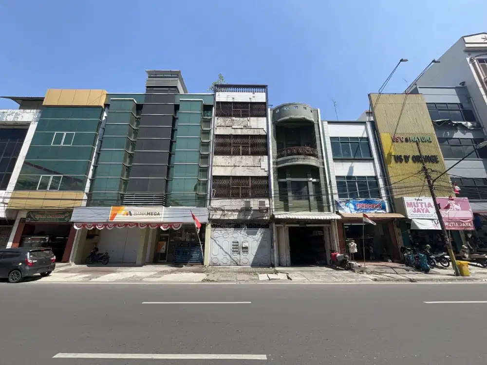 Ruko di Jalan MT Haryono ( Samping Bank Mega )