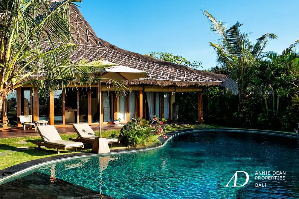 FREEHOLD VILLA OVERLOOKING THE JUNGLE AND OCEAN VIEWS