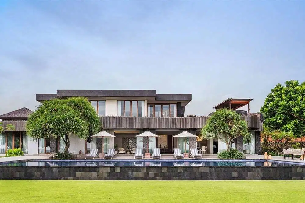 STUNNING BEACHFRONT VILLA IN KETEWEL BEACH