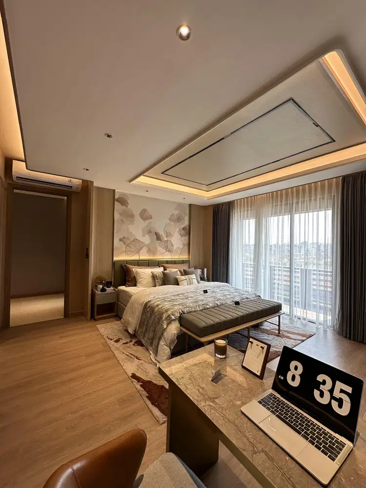 Lokasi Prime! Rumah Hierra 3 Lantai Selangkah Pintu Tol dan Stasiun di