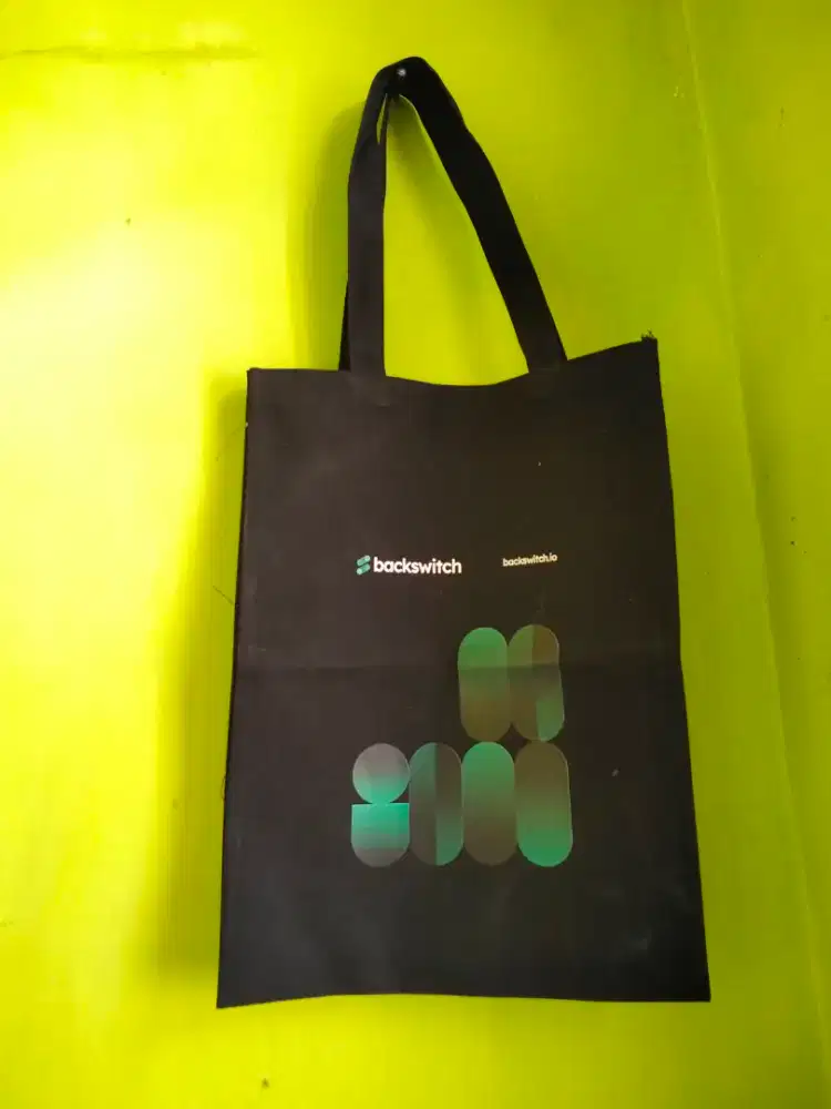 Tas hitam jinjing nego