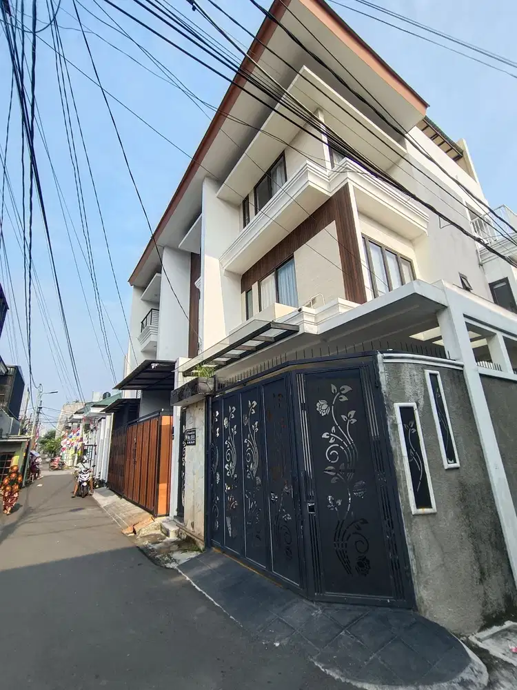 Rumah siap huni rapi terawat bagus di area tomang hero jakb