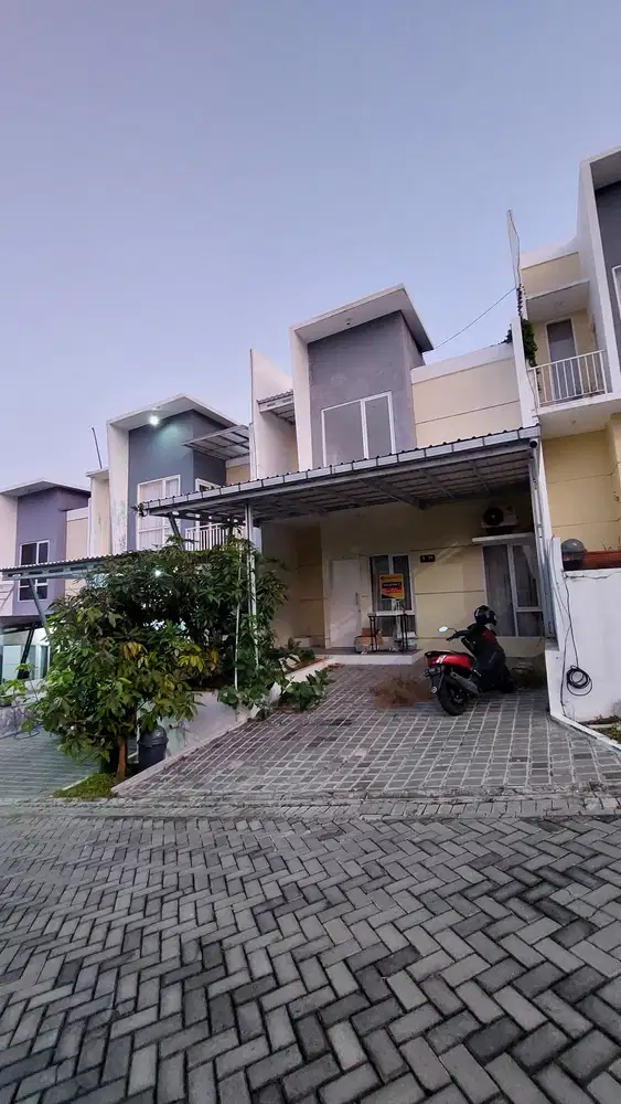 DISEWAKAN RUMAH DUA LANTAI SIAP PAKAI BEST VIEW DI TEMBALANG SEMARANG