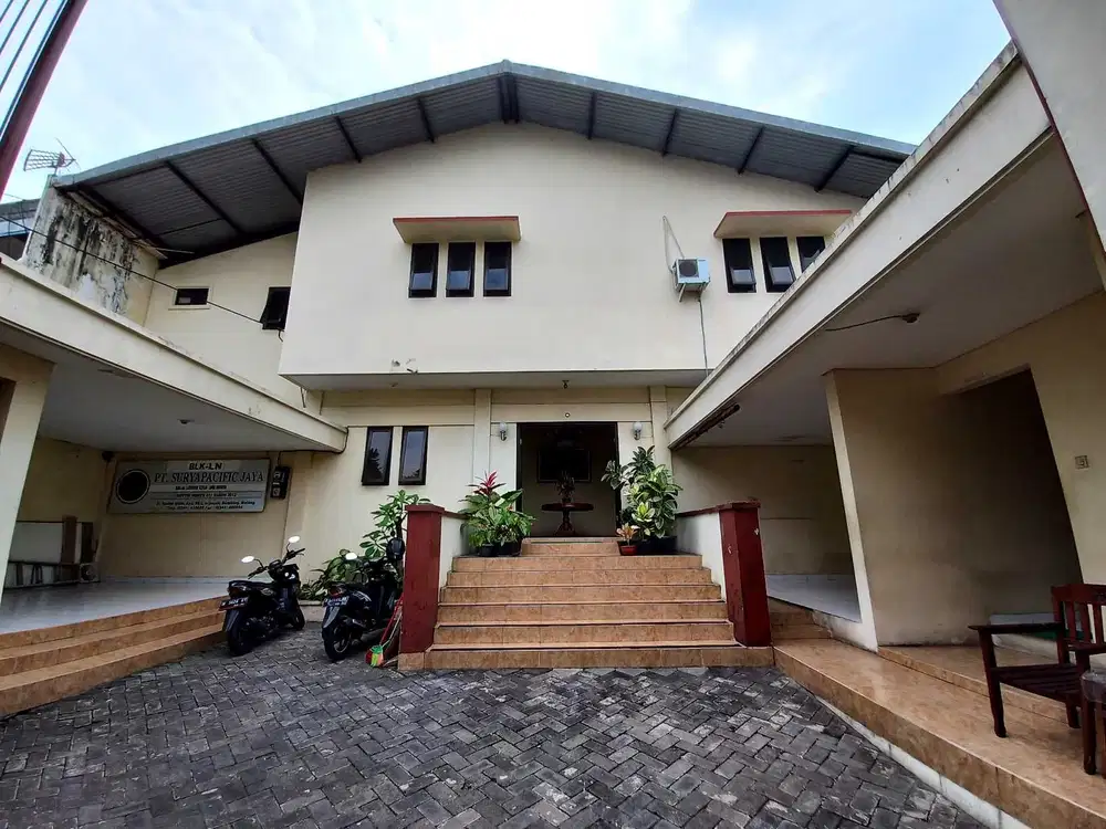 Kantor 2 Lt Jalur Utama Arjosari Dkt Terminal & Kantor