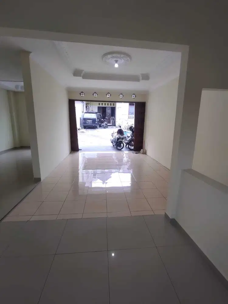 Di JUAL CEPAT RUMAH 4+1