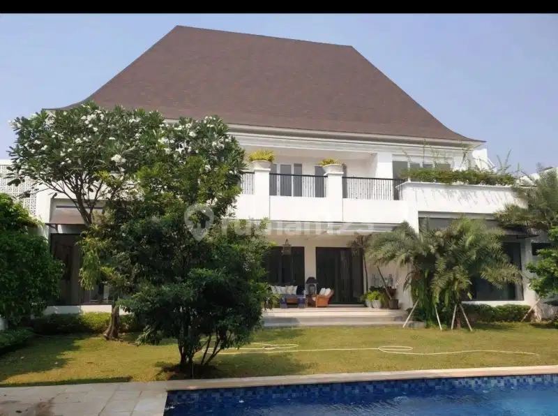 Rumah mewah pool semi furnished di Kemang Jaksel
