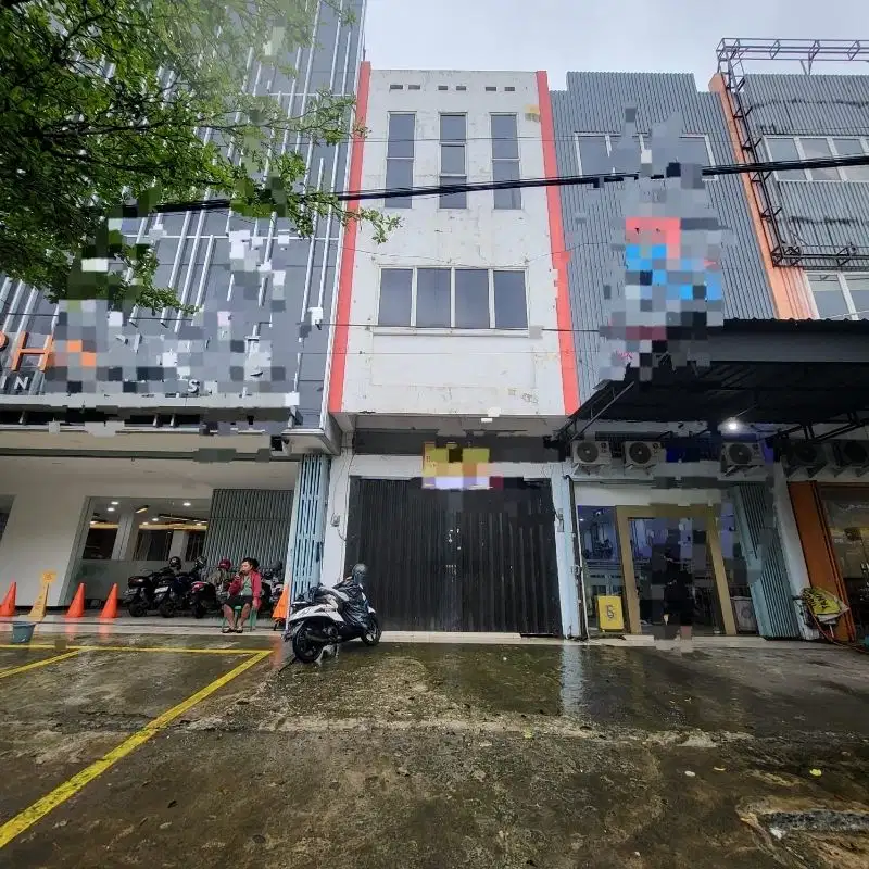 Ruko 3 Lantai Di tengah kota