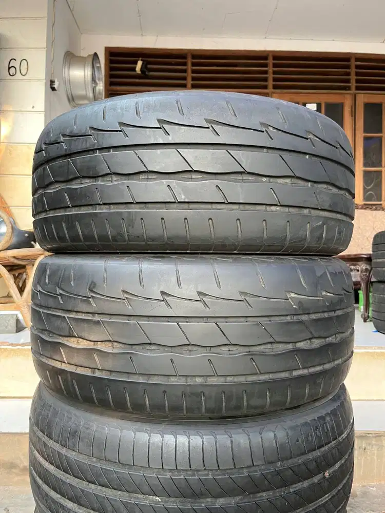 Ban Bridgestone Potenza Adrenalin RE003 235 50 r18 2Pcs