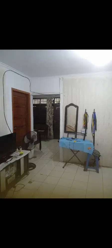 Rumah di Jakarta Utara  SHM dengan 1 carport