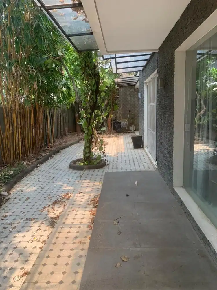 DISEWA RUMAH  MINIMALIST HOUSE LOKASI PREMIUM HANG LEKIU KEBAYORAN BAR