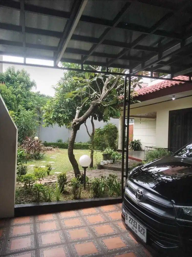 DISEWAKAN RUMAH 2 LANTAI DI KEMANG SELATAN JAKARTA SELATAN