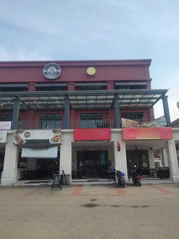 RUKO HADAP JALAN MADISON GRANDE GADING SERPONG 3 LANTAI