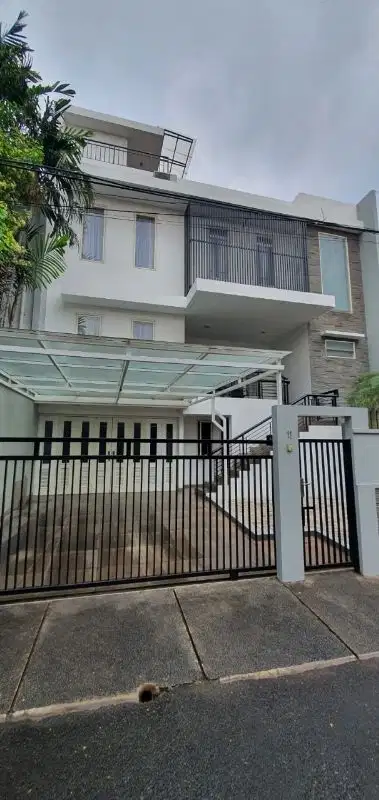 DISEWAKAN RUMAH DI GUNTUR SETIABUDI JAKARTA SELATAN