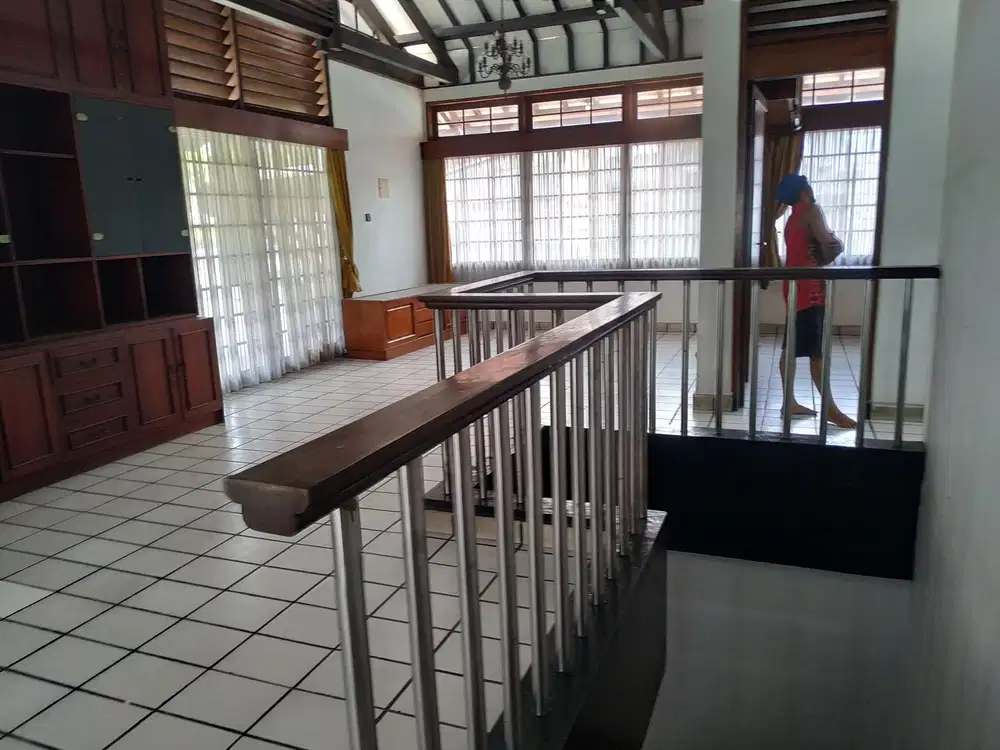 Jual rumah masih kayak huni hoek area senopati kebayoran Baru Jaksel