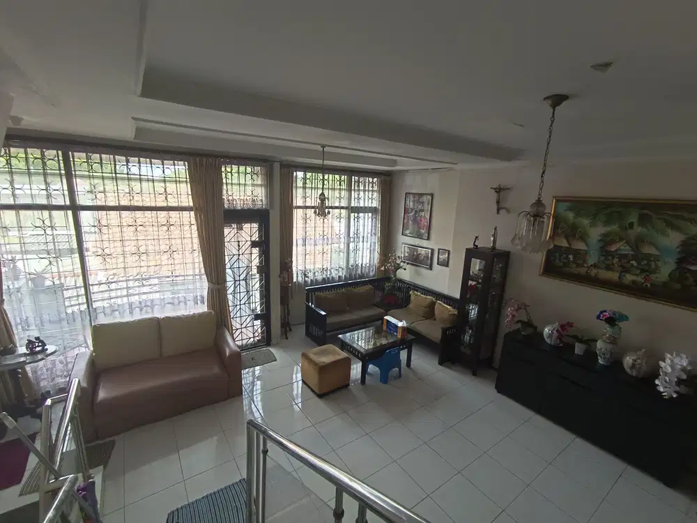 Jual Cepat Rumah 3 lantai Sayap Pajajaran dekat Sekolah BPK