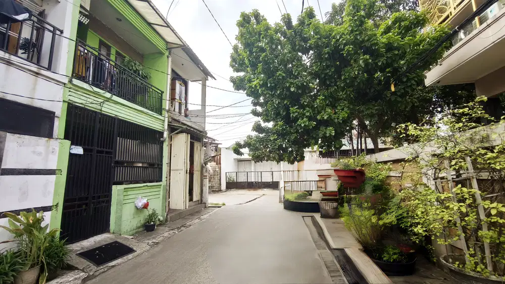 RUMAH DURI KEPA 2 LANTAI FULL DENGAN ROW 2 MOBIL HANYA 900JUTA NEGO