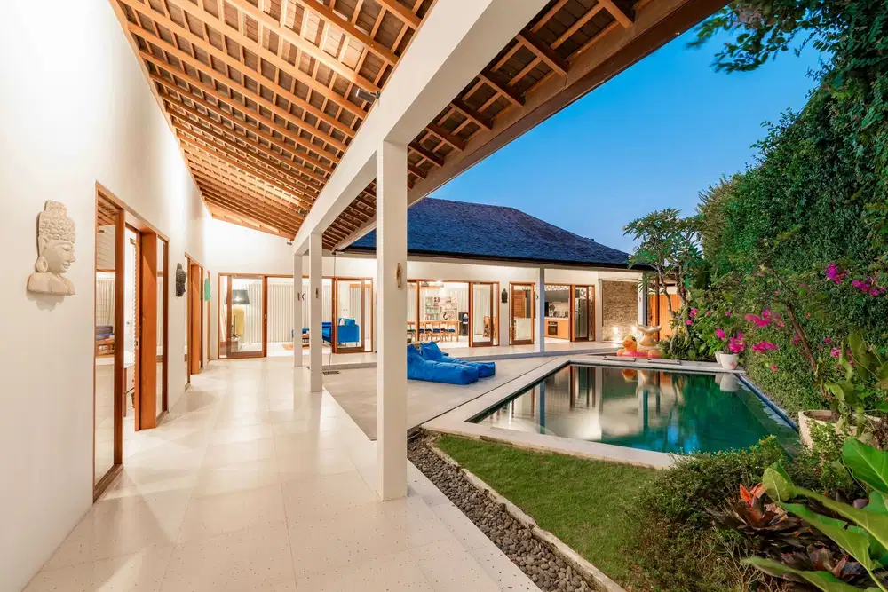 Villa modern tropical  kayutulang Canggu