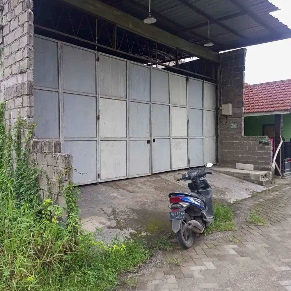 Dijual Gudang / Work Shop beserta peralatannya di Lingk. Timur
