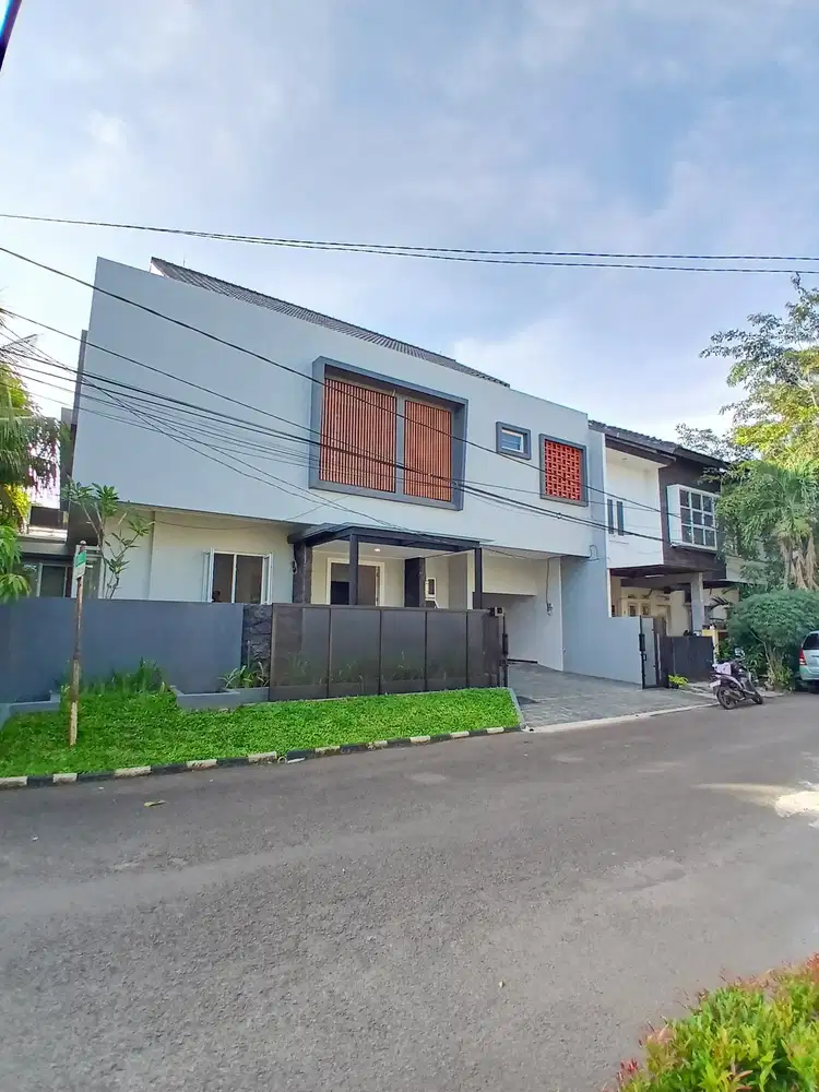 Rumah 3 lantai Brand New dalam cluster di sektor 9 Bintaro