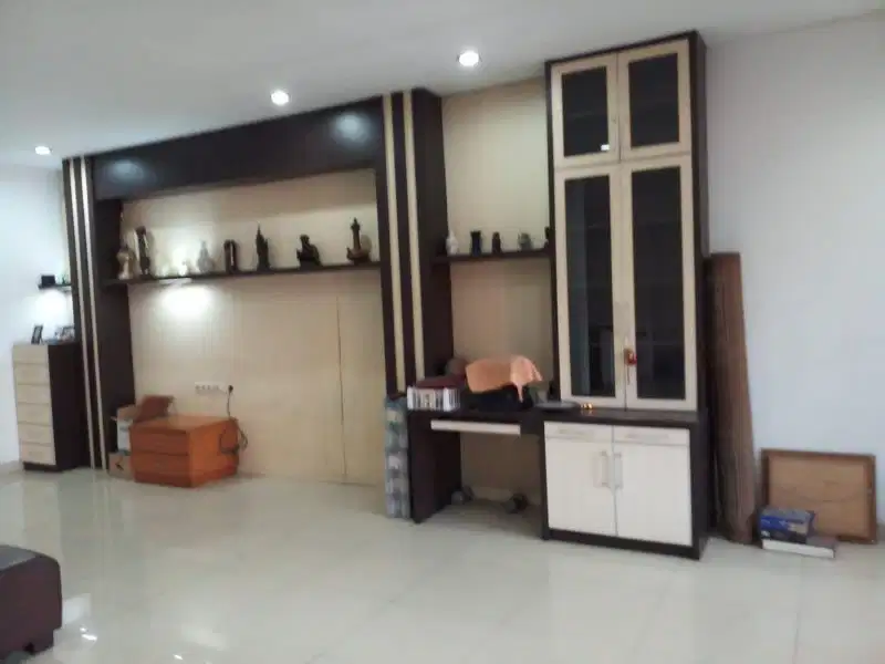 Rumah rapi cocok untuk kosan usaha di Taman Sari Jakbar