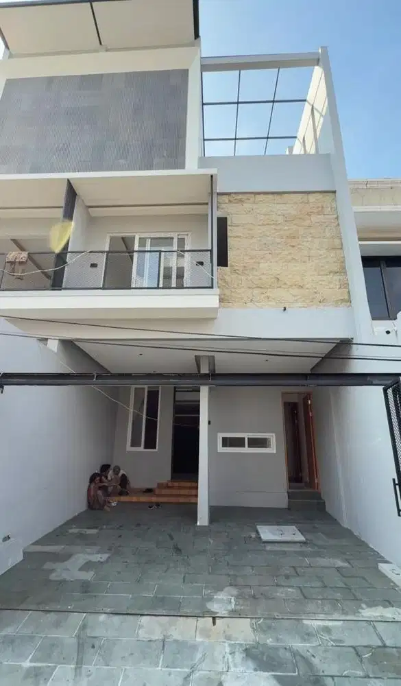 Dijual Rumah Brand New 3 Lantai Dekat Dengan Tol Kebon Jeruk