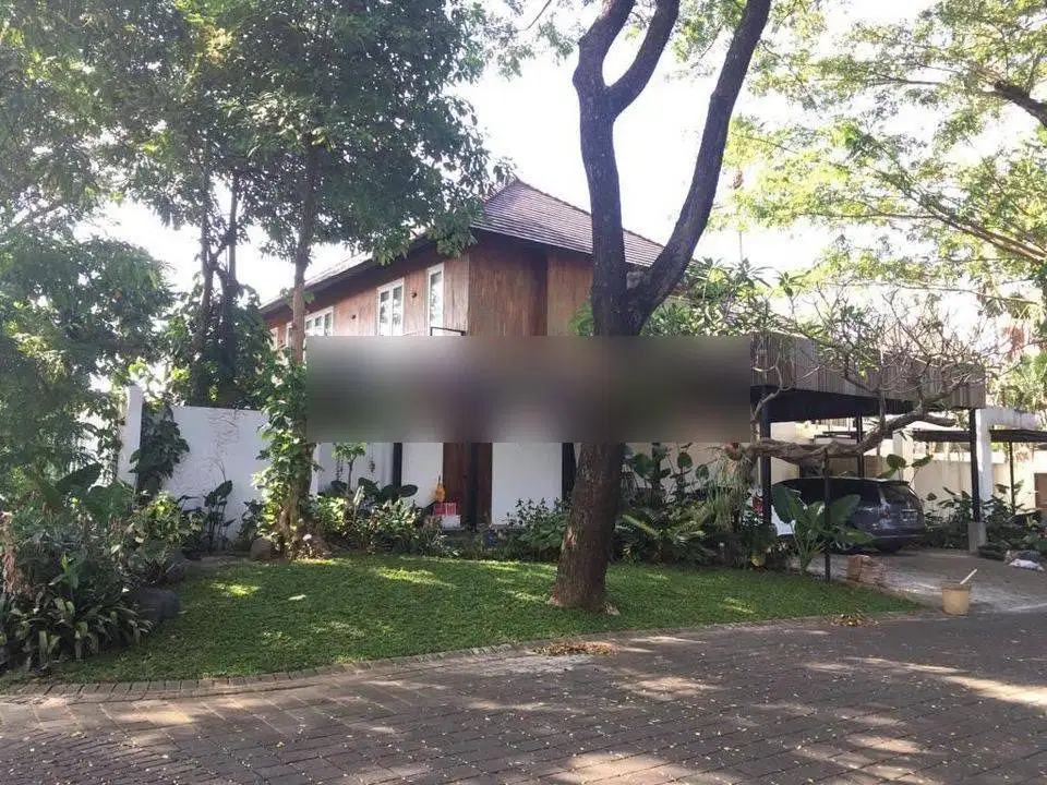 Rumah isen dekat pakuwon indah citraland, graha family