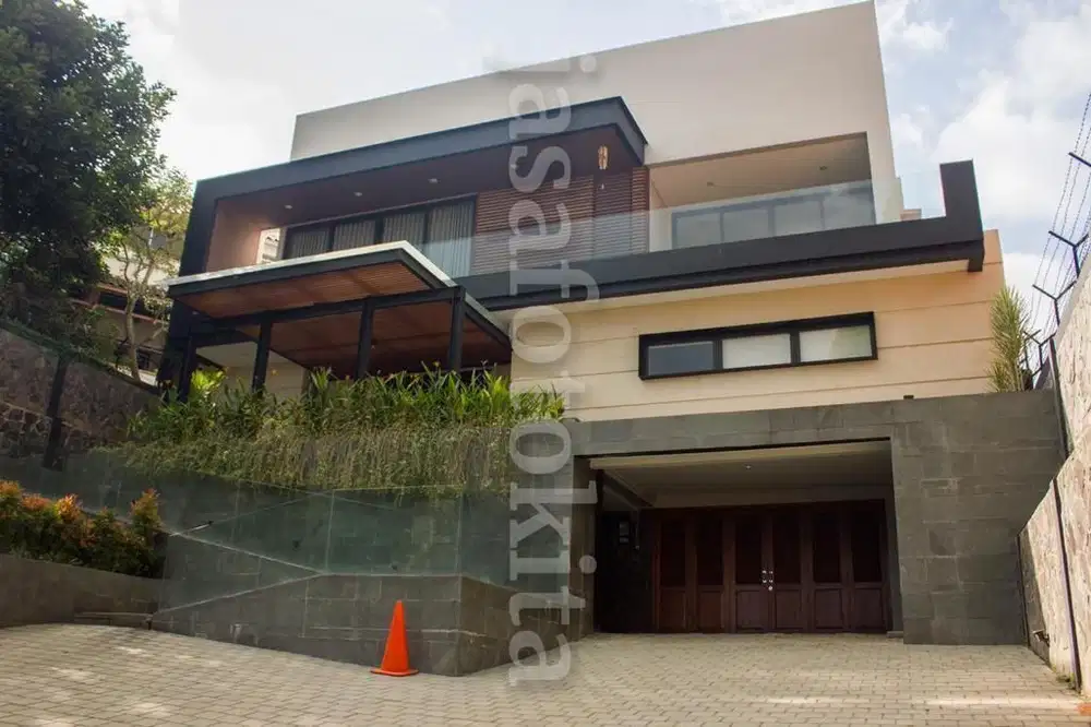 Villa dago pakar 2lt siap huni jalan utama