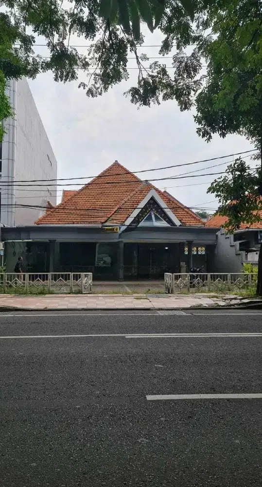 Rumah di Raya Diponegoro Untuk komersial kantor siap huni luas 744m2