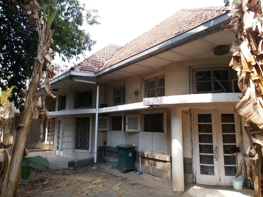 Rumah Jalan Serayu Darmo Luas Tanah 1.225m2 ada 6KT & 5KM