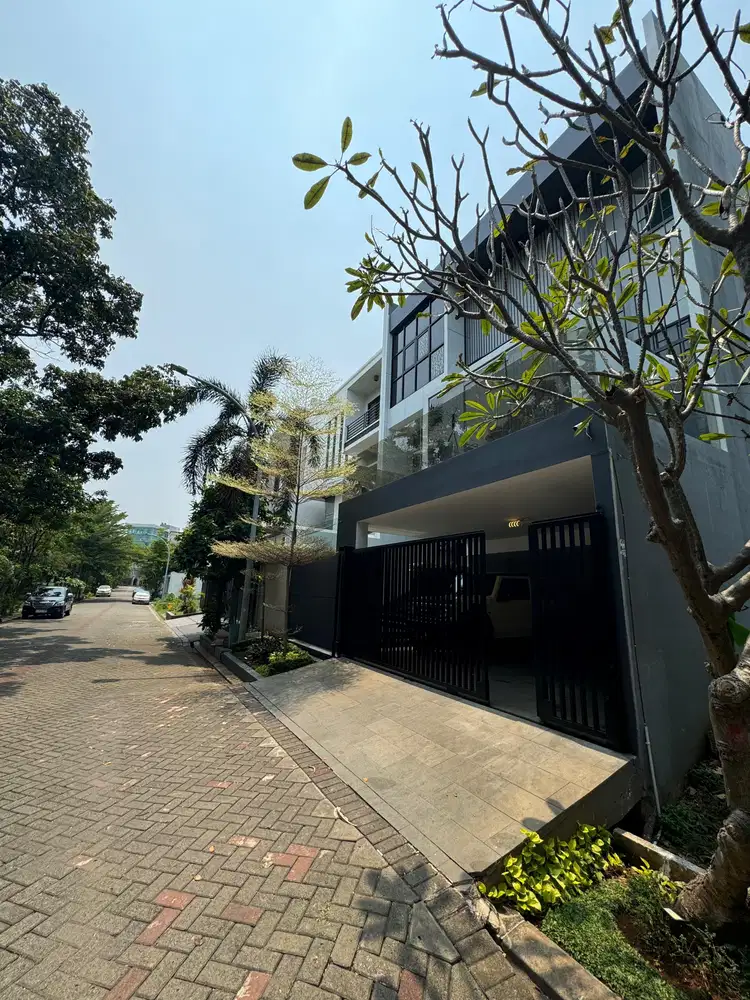 Rumah Bagus 4 Lantai di Manyar Permai Pantai Indah Kapuk Jakut