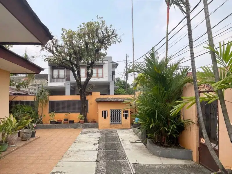 Rumah Luas 400m² Strategis Nyaman di Petukangan Selatan Pesanggrahan