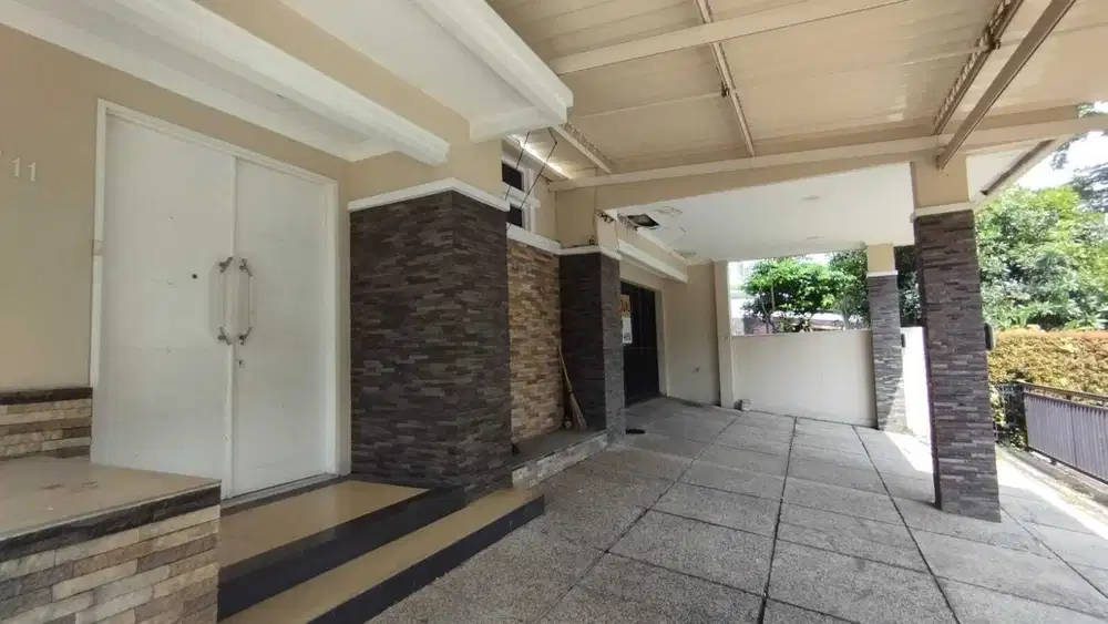 Rumah 2 Lantai di Second Boulevard Raffles Hills Cibubur