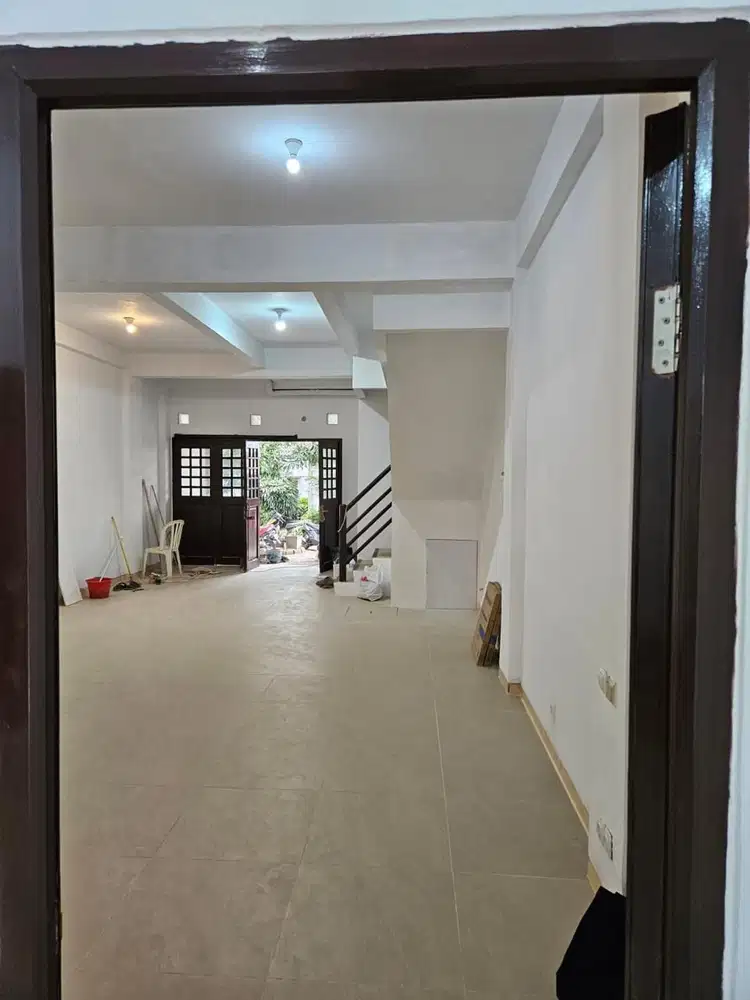 Disewakan / Dijual Ruko 2 Muka Strategis – Cocok untuk Kantor / Bank